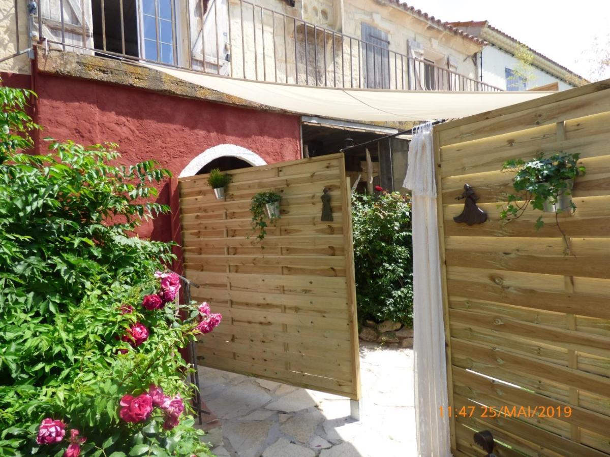 Mas Maurane-Chambre D'Hote Avec Spa Prive Aux Portes D'Arles タラスコン エクステリア 写真