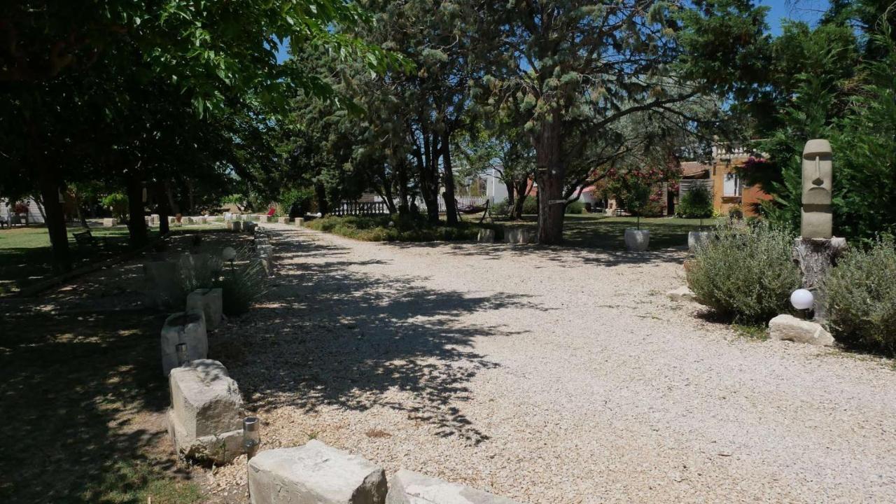 Mas Maurane-Chambre D'Hote Avec Spa Prive Aux Portes D'Arles タラスコン エクステリア 写真